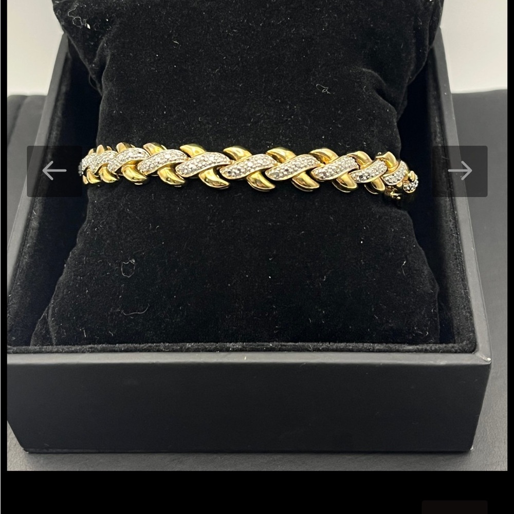 Elegant Gold and Silver Women's Bracelet